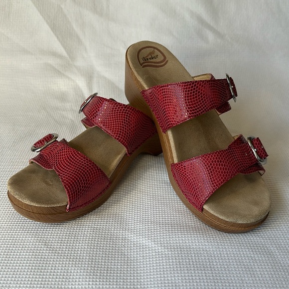 Dansko Sophie Wedge Red Snake Two Adjustable Straps Sandals Size EU 41 US 9 - Picture 1 of 12